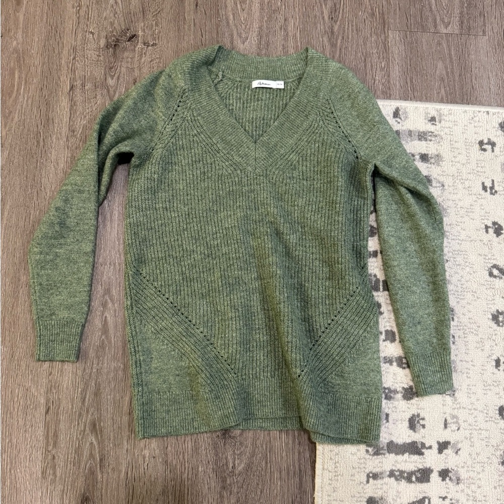 Reitmans Olive V-Neck Women's Shirt